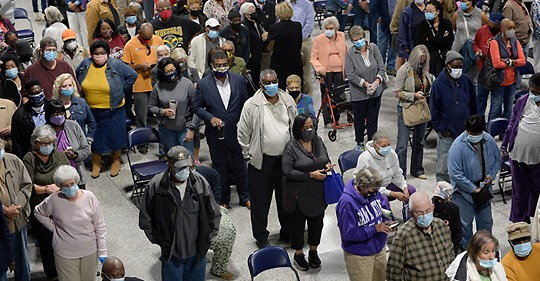 c37205's tweet photo. South Carolina early in-person voters in Spartanburg, mainly masked but not distanced enough, turning out in droves today. #SouthCarolinaVotesEarlyInPerson https://t.co/XR5WTzVoex