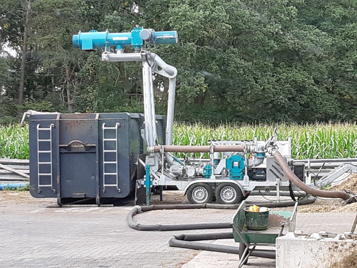 RingenUwe's tweet image. Wirtschaftsdüngeraufbereitung.
Dünnphase düngt in Getreide u Grünland effektiver. Das Abgepresste nutzen wir in der Biogasanlage zur Gaserzeung. #Energiewende #Biogas #Seperator