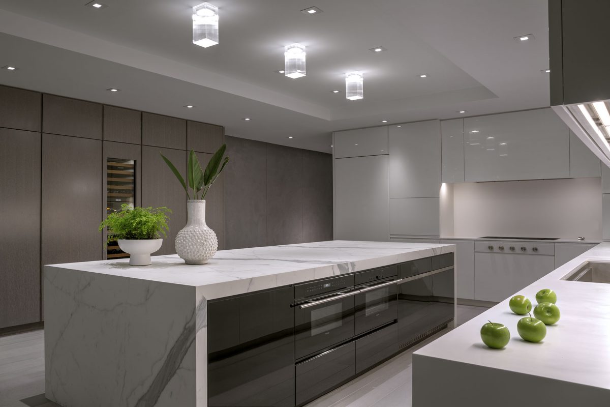 FCountertops's tweet photo. Incredibly beautiful, white loft-like contemporary Manhattan residence by @smirosarchitects. Statuary inspired porcelain surfaces were chosen to mimic soft, almost natural marble look and feel.

Pics by 👉 @smirosarchitects
Countertop installation: @faithfulcountertops https://t.co/w5c8M9gK5d