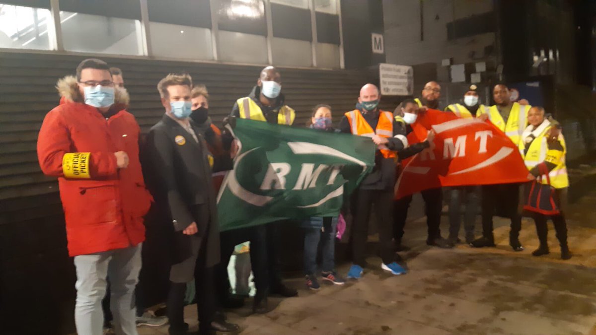 Day two of the Euston picket on Caledonian sleeper another great turnout no trains last night and none tonight. No compromise on Safety . ⁦<a href="/RMTunion/">RMT</a>⁩  ⁦<a href="/RMTLondon/">🆁🅼🆃 London Calling ✊ 𝙟𝙤𝙞𝙣 𝙍𝙈𝙏 ✊</a>⁩