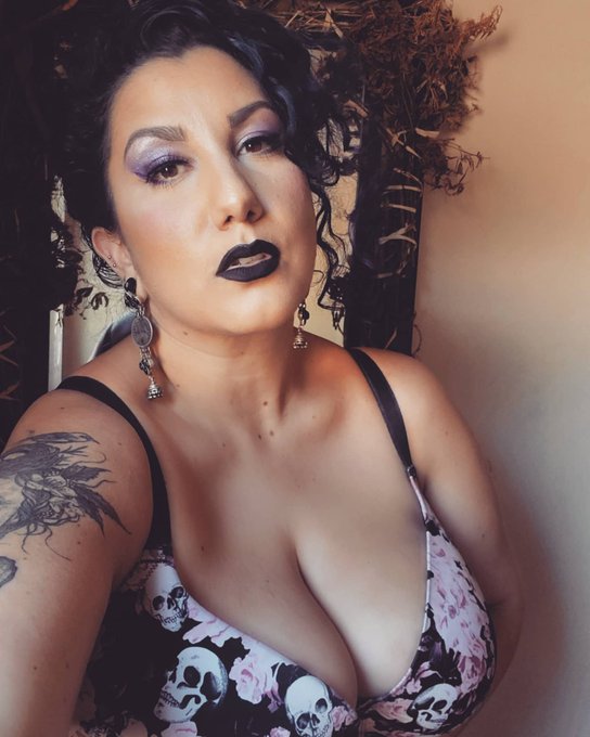 #italian much? #italianamerican #strega https://t.co/0fNnhOLKuD<a href="/tag/italian"class="tags">#italian</a><a href="/tag/italianamerican"class="tags">#italianamerican</a><a href="/tag/strega"class="tags">#strega</a>