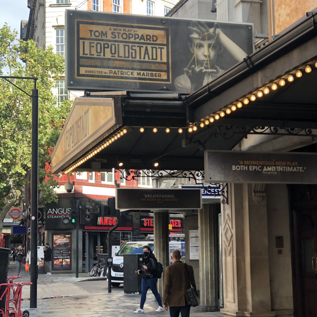 Just wanted to say “Hello” to a few old friends after I arrived @ CX station for meetings in town: I dream of seeing Tom Stoppard’s  @LeopoldstadtLDN  @WyndhamsTheatre again.  #TheShowMustGoOn