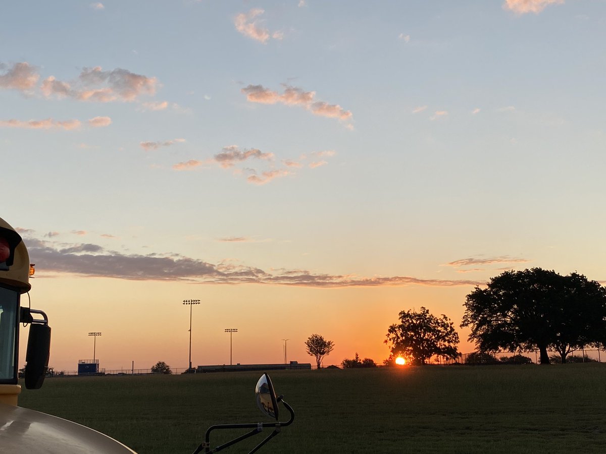 MavsCounselor's tweet photo. A beautiful Monday morning meeting our Mavericks at busses♥️@MitchellMavs @GeorgetownISD https://t.co/UFhTZIL57k