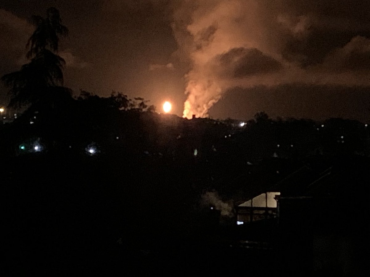 bigbillyhello's tweet image. #Mossmorran from Dunfermline! Look at all those chemicals getting pumped into the air! Try holding a press conference daily about another catastrophe that you keep ignoring! Unacceptable!! @NicolaSturgeon @DougChapmanSNP #GreenEnergy #ClimateChange