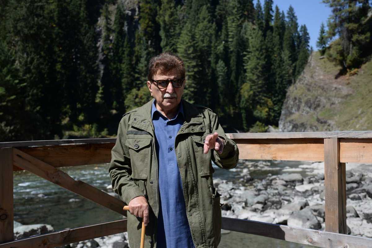 WaqasYounisButt's tweet photo. Being a kashmiri, we have to think now, really mr.khan is so called "safeer" of kashmiri's🤔🤔
#IamFarooqhaider 
#Kashmir 
#westandwithourpm https://t.co/rjJXxj9pMj