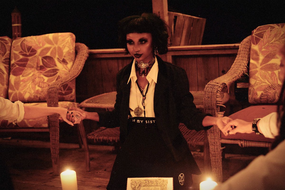 mscinephile_'s tweet photo. picked up a new trick and met some new friends over the weekend..... 🕯 https://t.co/x16YuFDz6t