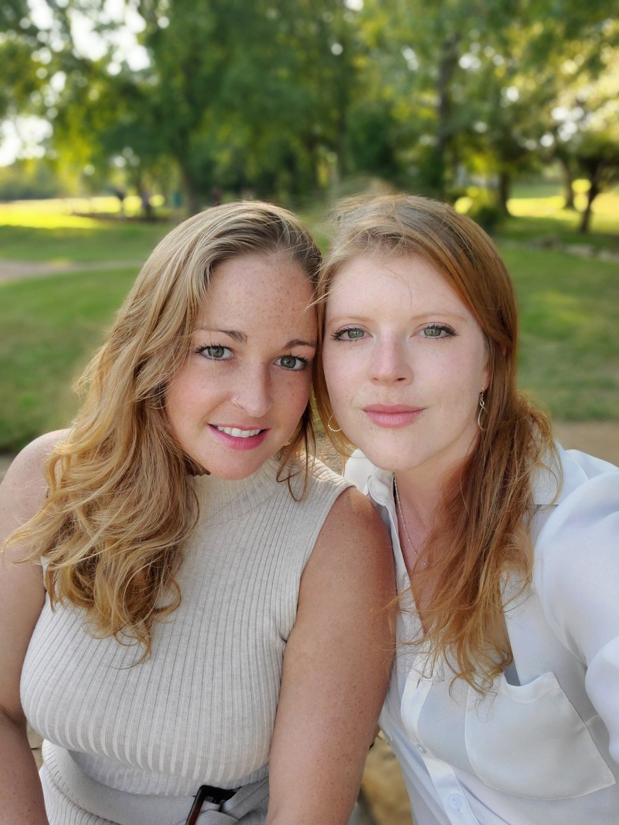 MLPTheFirst's tweet image. She’s the bees knees