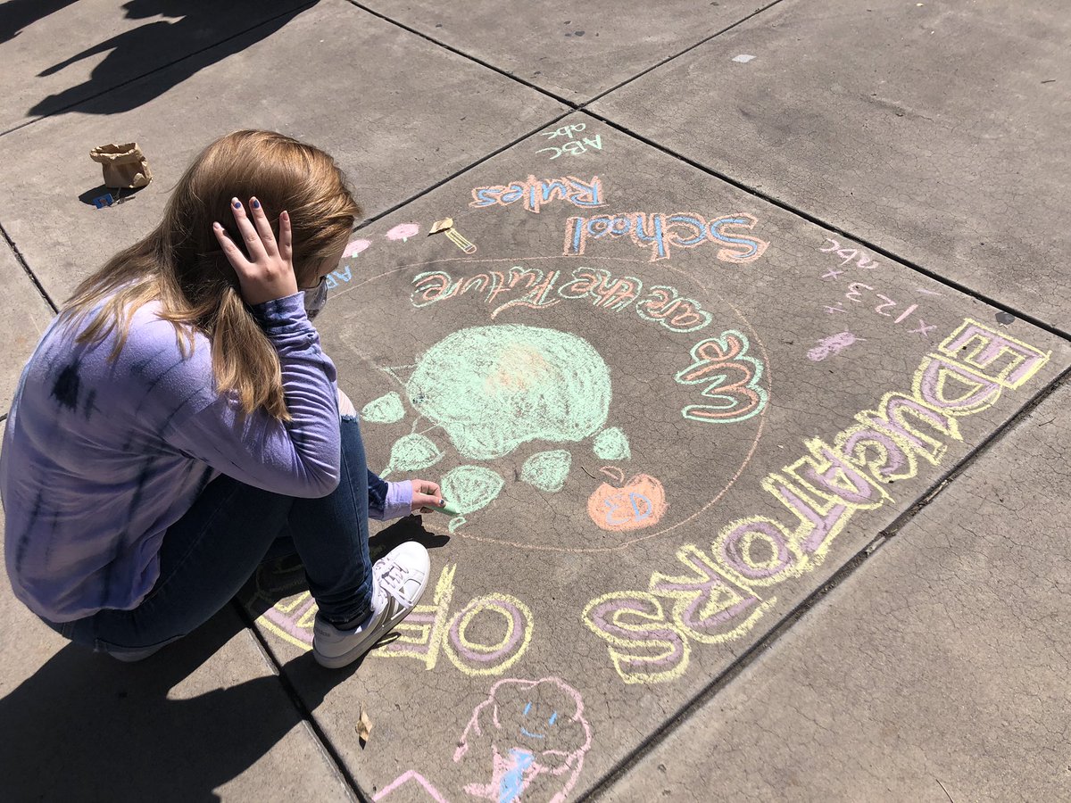 EducatorsT's tweet photo. ‘It takes a big heart to help shape little minds.’–Unknown https://t.co/DhKnSMJ9D0