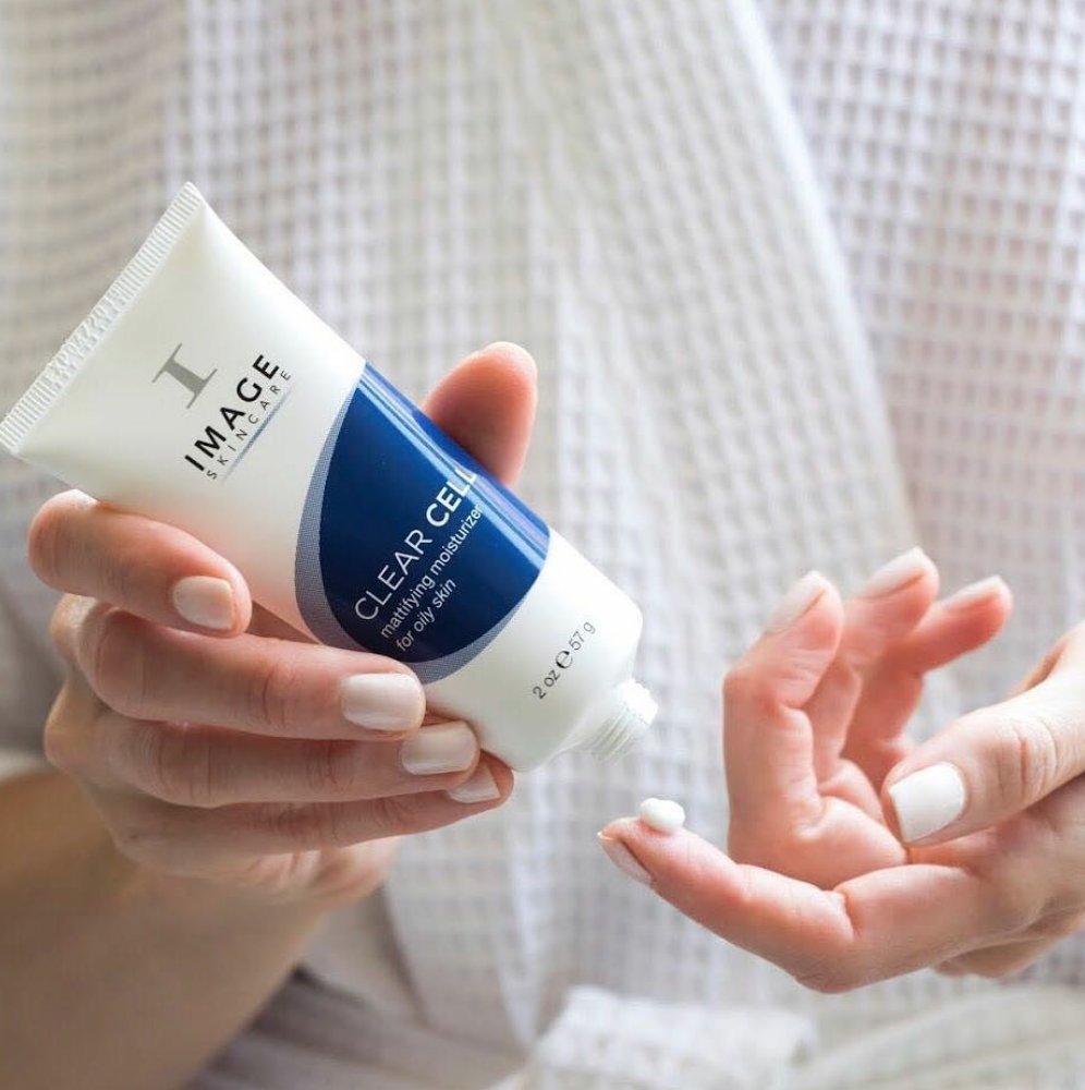 imageskincareIE's tweet photo. For those with oily or acne-prone skin, be sure to check out the Clear Cell Mattifying Moisturiser.   It delivers moisture where skin needs it and absorbs surface oils in shiny areas, leaving skin with a healthy, smooth and matte finish! 

#imageskincare #maskne #agelater https://t.co/2YemMWEgDb