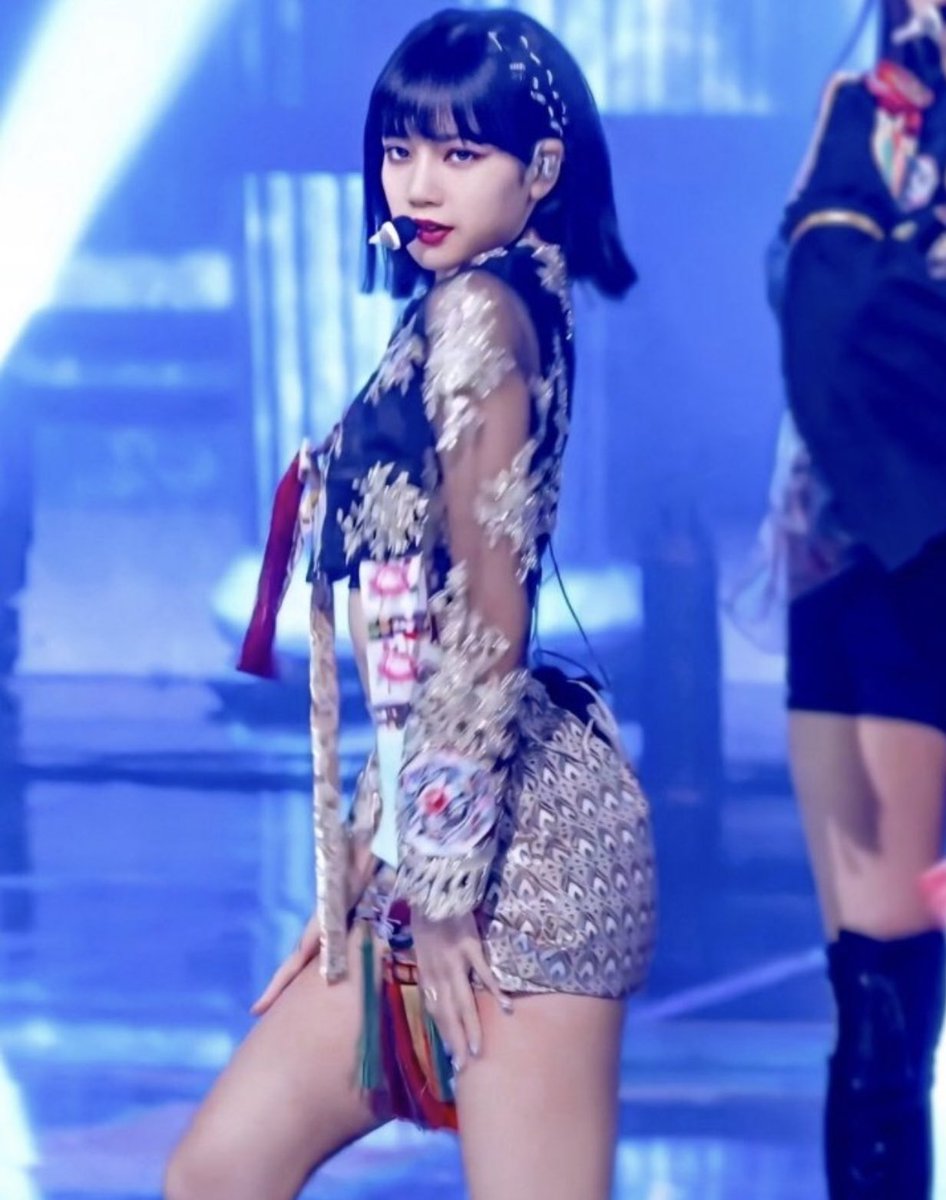 taeflavoor's tweet photo. @tirgle GIRLL, LISA BECOME THICCCCC https://t.co/Lt2156fyCH