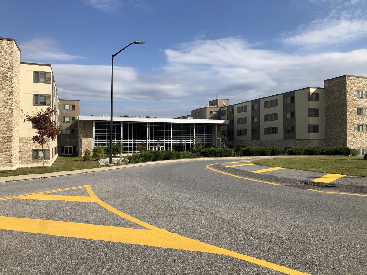 TweetsbyCoachP's tweet photo. Our campus is beautiful and even though it’s a small town there are a ton of things to do! 

1. Lake George is one of the most visited lakes in the nation 

2. There’s a Six Flags in town 

3. Near NYs Capital Region 

4. Adirondack Mnts are BEAUTIFUL 

5. Dorms on campus https://t.co/cxWVbcpFZJ