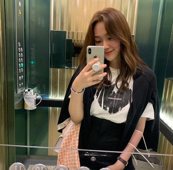 mina • (former member) ioi; gugudan