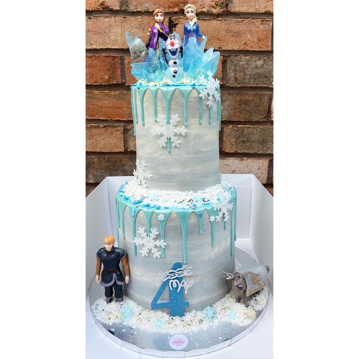ohmygourmet's tweet photo. I hope Frozen stays popular forever😍❄️⛄️💙 #thegourmetcakeryco #thegourmetcakery #cakes #dripcake #dripcakes #tieredcakes #tieredcake #childrenscake #party #kidsparty #birthday #birthdaycake #characters #film #bakery #cakery #treats #buttercream #buttercreamcake #bolton https://t.co/NCEU79IEyz