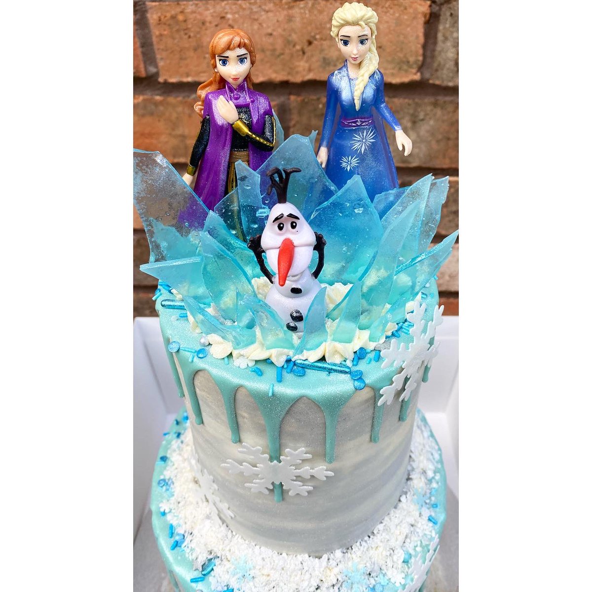 ohmygourmet's tweet photo. I hope Frozen stays popular forever😍❄️⛄️💙 #thegourmetcakeryco #thegourmetcakery #cakes #dripcake #dripcakes #tieredcakes #tieredcake #childrenscake #party #kidsparty #birthday #birthdaycake #characters #film #bakery #cakery #treats #buttercream #buttercreamcake #bolton https://t.co/NCEU79IEyz