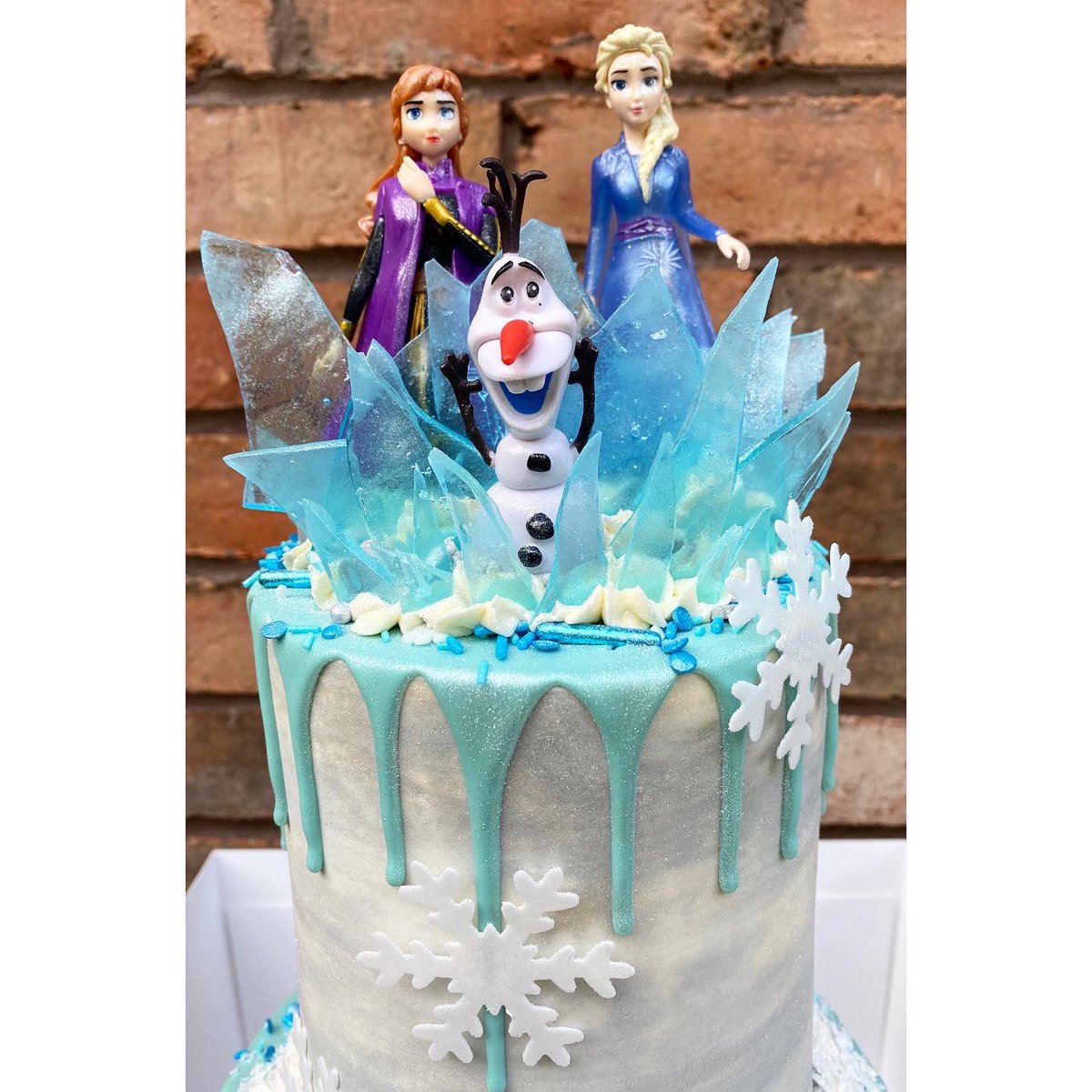 ohmygourmet's tweet photo. I hope Frozen stays popular forever😍❄️⛄️💙 #thegourmetcakeryco #thegourmetcakery #cakes #dripcake #dripcakes #tieredcakes #tieredcake #childrenscake #party #kidsparty #birthday #birthdaycake #characters #film #bakery #cakery #treats #buttercream #buttercreamcake #bolton https://t.co/NCEU79IEyz