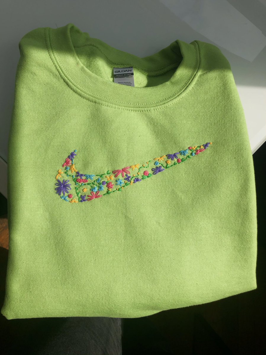 lillyinstitches's tweet photo. 🌱 GIVEAWAY!!!!!! 🌱 

winner gets this hand embroidered nike garden large sweater! 

to enter:
⁃follow me
⁃like &amp; retweet this post
⁃tag friends for extra entries!

happy monday folks 💜 https://t.co/GUYHVjy63T