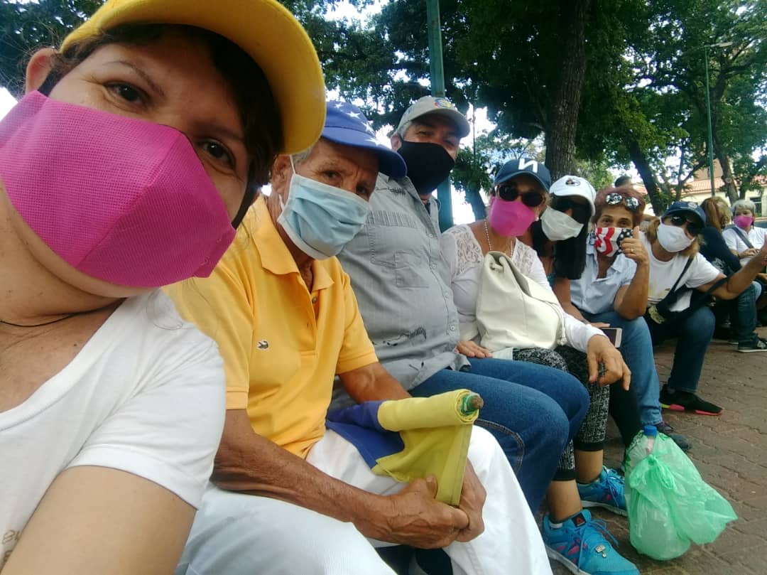 En unidad maestros y profesores, desde primaria hasta las universidades solo así podremos rescatar no sólo nuestra calidad de vida sino también la educación en Venezuela y  la República. Hoy <a href="/apusbfl/">APUSB Filial Litoral</a> en la plaza de los maestros. #ProtestaNacionalDocente #SalarioDigno