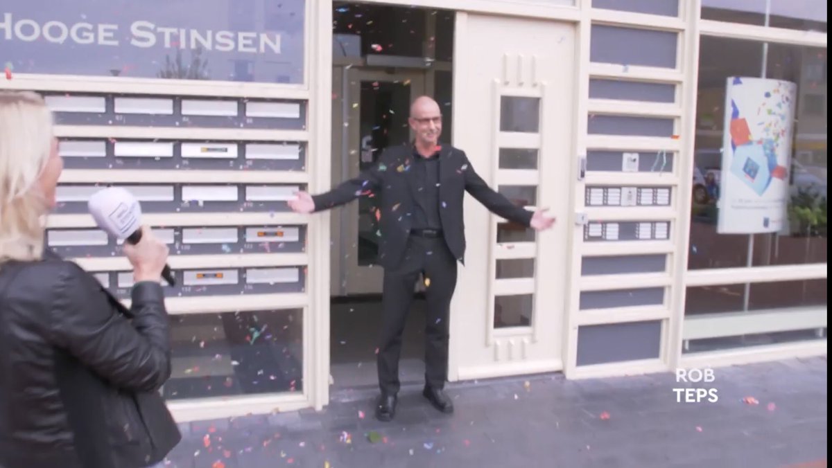 errobee's tweet photo. Greatly appreciated teacher of NHL Stenden! Wat een eer krijg ik van onze studenten. #WorldTeachersDay #nhlstenden #paboemmen https://t.co/VcGYg8LlfI
