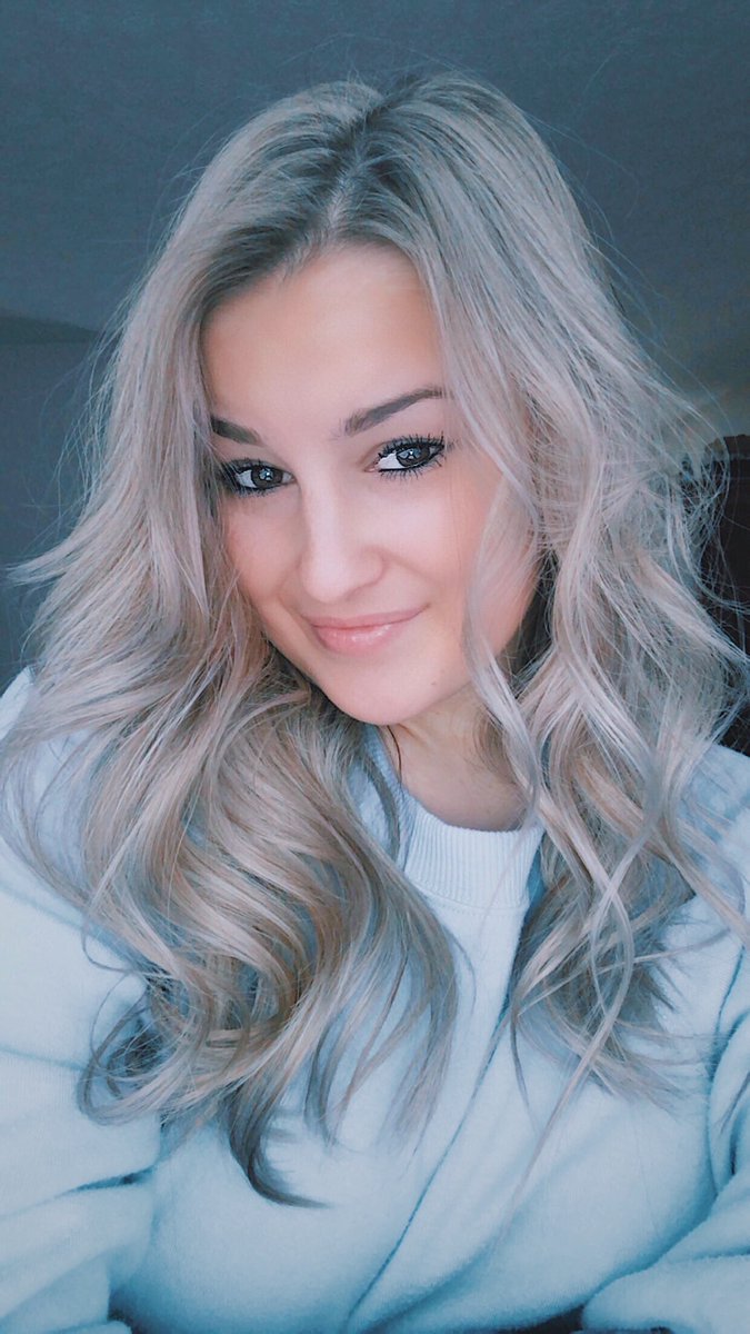 PublishingRead's tweet photo. To wrap up our intros, meet Katelyn Koso (@katiekoso), our Design Editor! Her duties include creating the overall design and organization of the book our team is publishing. Katelyn hopes to travel and work in the world of advertising and social media after graduation. https://t.co/4kQ11aFZ8Y
