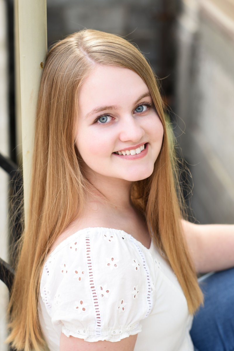 It's #meetthemembermonday again with a new Decibelles member, Melanie! Melanie is a soprano 3 and a freshman leaning towards studying animal ecology. She joined because she was in a cappella in high school and wanted to make new friends!
#acappella #singing #iowastateuniversity