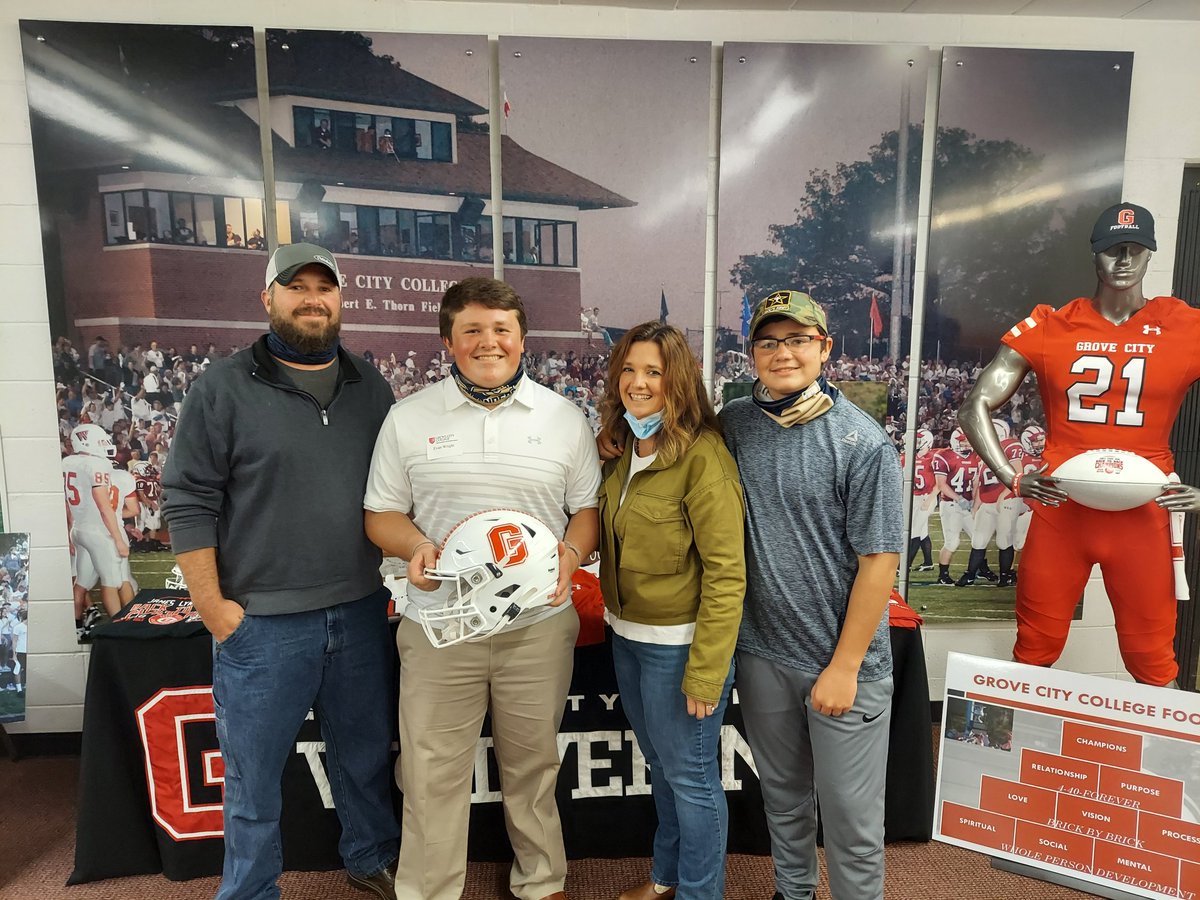 EvanWright46's tweet photo. I wanted to thank all of the coaches who helped shape me into the player I am, my family for the support they have given me, and God for the ability. I am excited to announce I am committing to Grove City to continue my academic and athletic career @CoachDiDonato @CoachBaney https://t.co/IlOCcHD4xW