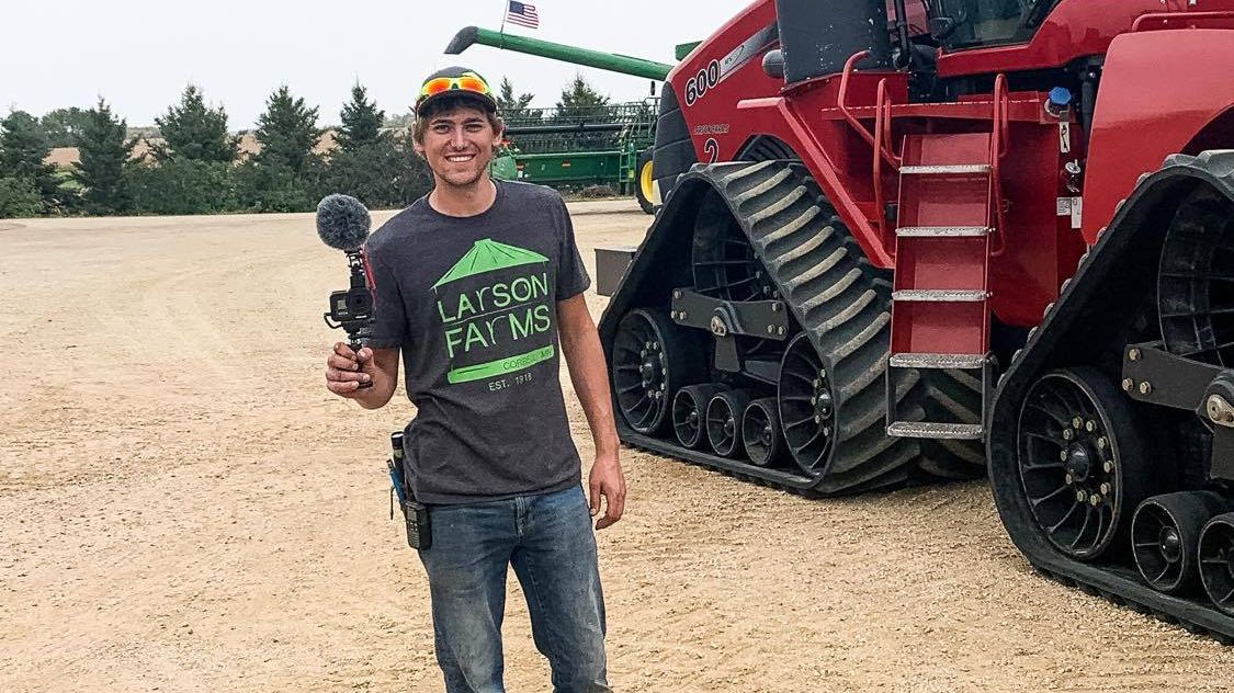 Twitter 上的 Salford Group："📍 #MakersMonday is out in #Minnesota this week! Chet at Larson Farms, took the #Salford #Enforcer out for a rip last week, "I'm in awe, this is unbelievable"....well shucks