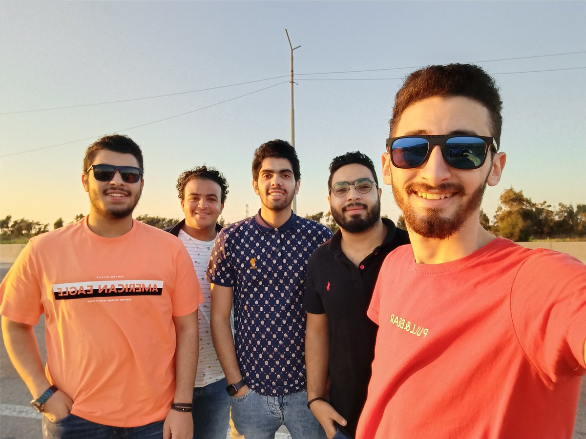 مفيش في الدنيا زي صحابي ❤️