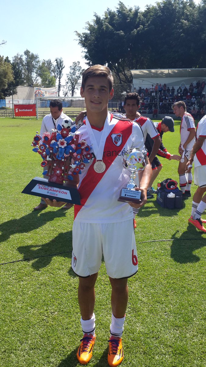 DiegoSole1901's tweet photo. “Las despedidas son 
de esos dolores dulces...” Éxitos en este nuevo sueño por cumplir @ChinoMartinez28 Allá te esperan nuevos desafíos, una hermosa ciudad y un gran amigo. #LaPension #CopaChivas2015 #LaReserva #CunaDelFutbol #GraciasEternasChino https://t.co/GcET5xtcRR