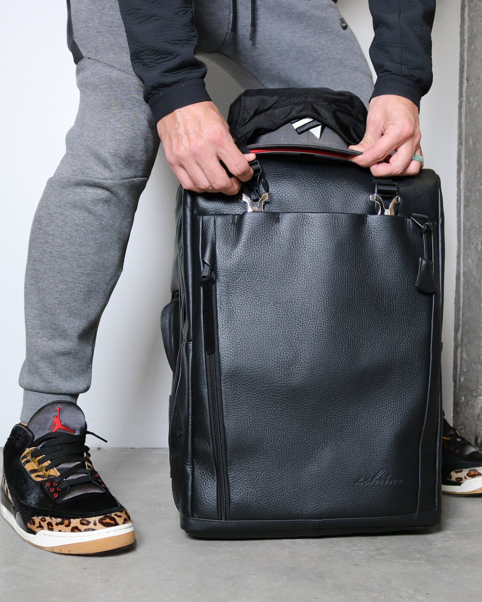 theshrineco's tweet photo. 📣 LEATHER WEEKENDER BACKPACK FLASH SALE 📣
SAVE $100 with promocode: LEATHERDEAL
↪️ Brazilian Tumbled Black Leather Weekender Backpack
➖➖➖➖➖➖➖➖➖➖➖
#SneakerBoxProtection #CarryOnMatch
#NoCheckInFees https://t.co/IJ3QeXsung