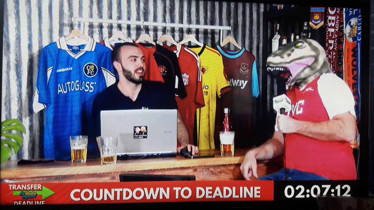 Tony_VazCam's tweet photo. @LUFC Can you sign to Gunnersaurus? 😂😔 #gunnersaurussintecho @LaMediaInglesa https://t.co/tifR8zXiCD