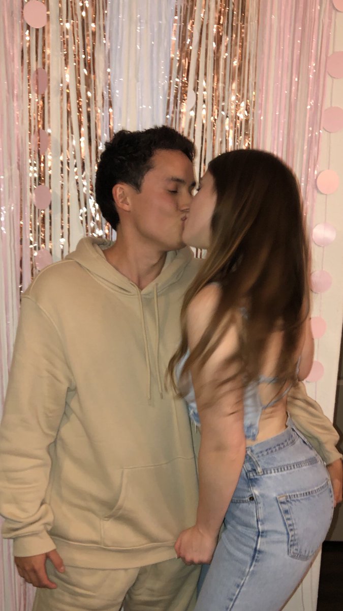 emmakunau's tweet photo. How it started vs How it’s going https://t.co/Fzuzy0jz2I