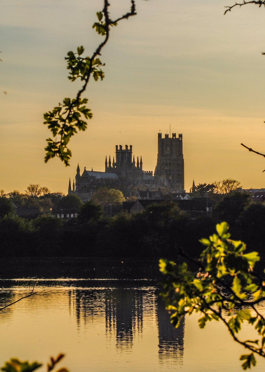 VeronicaJoPo's tweet photo. There are some beautiful, interesting and powerful buildings in the world. 
On this #WorldArchitectureDay I wish to share a few 💫 in order:
@Ely_Cathedral 
@torGlastonbury 
@WellsCathedral1 
#Ting1 #Örnsköldsvik https://t.co/Fdm2sQBs8H