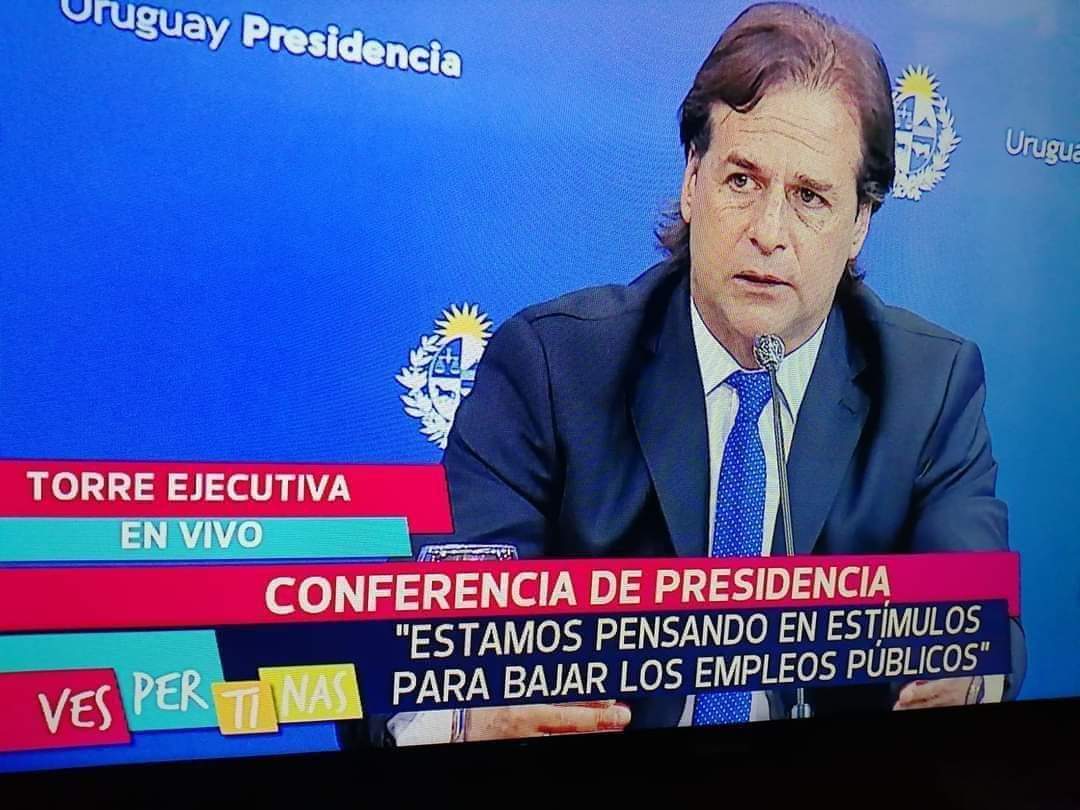 CuquitoSincero's tweet photo. SE TERMINÓ EL RECREO
Los votaste al grito de "se van" 
Acá tenés quienes se van, los empleados públicos son tambien los enfermeros, los médicos, auxiliares de servicio, la policía, los bomberos, profesores, maestros, educadores.. 
No te comiste la pastilla, TE COMISTE EL BLISTER. https://t.co/PX0riVlm4u
