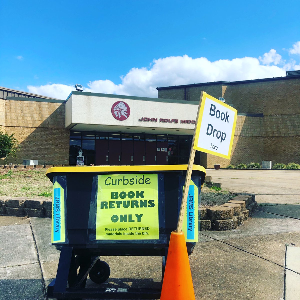 JohnRolfeMS's tweet image. Do you have a @jrmslibrary book that you have finished reading? Come by Rolfe and drop it in the return box by the front office! #readers #bookreturn