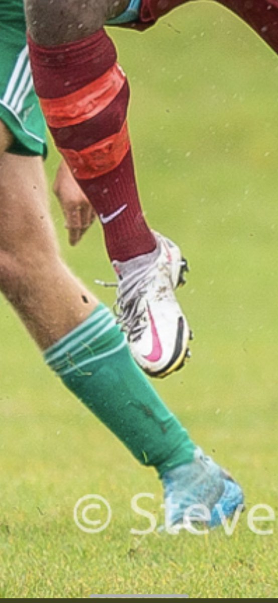 windup1000's tweet image. If a man turns up on the pitch laced up like this then try no 90% of the time your about too have a hard day 😂😂😂😂 #ballersonly