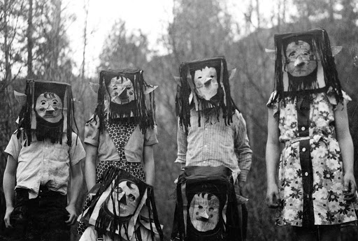 hearthspell's tweet photo. Halloween costumes from the late 1800s -early 1900s. https://t.co/AVUbT55yej