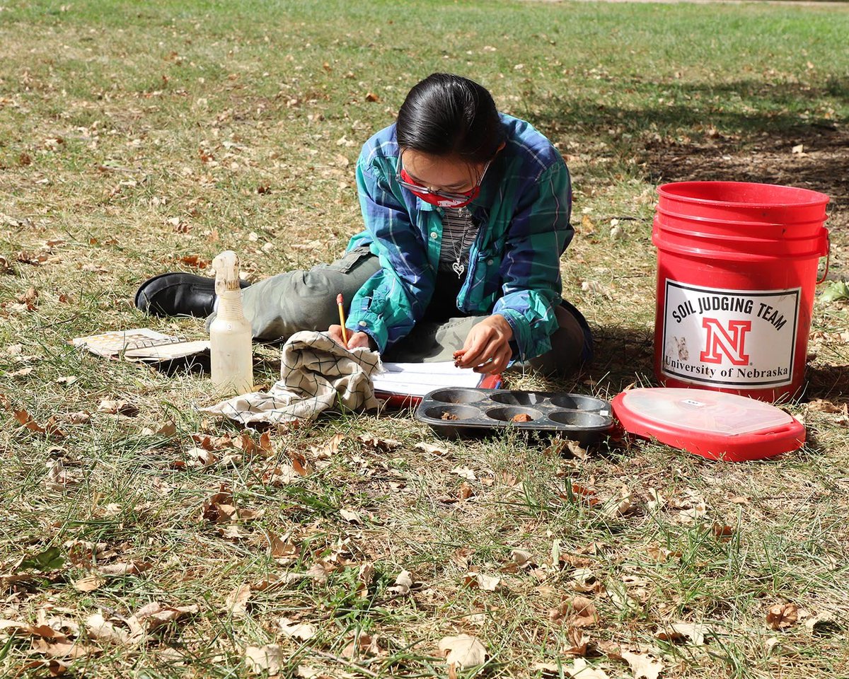 UNLSNR's tweet photo. With travel restrictions in place, the soil comes to UNL’s Soil Judging Team for the 2020 regional competition. Read about how the team adapted to take part in the virtual contest this week. Oh, and GBR! #InOurGritOurGlory #UNLSNR
📷by Lana Koepke Johnson
https://t.co/lv6j6VpOby https://t.co/I04E6X7fOb