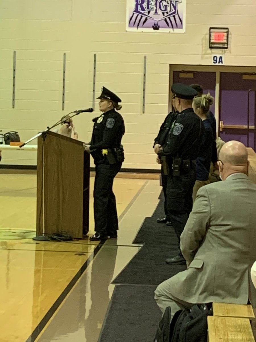 McClass2013's tweet photo. Officer Ashley Jones and others with the Pierceton Police volunteer time to mentor area high school students.  Officer Jones is a former Harrison Husky! Thank  you Officer Jones!  #wcsmission ⁦@wcs_harrison⁩ https://t.co/tWhAbhBlso