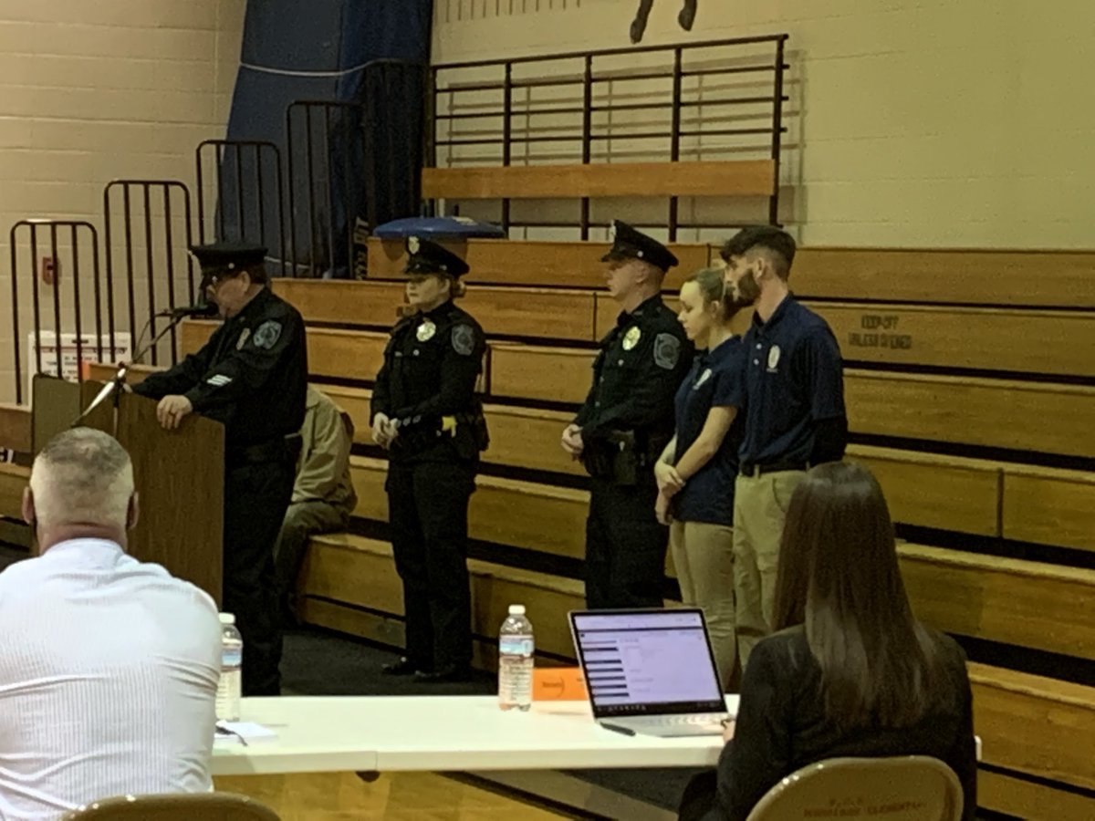 McClass2013's tweet photo. Officer Ashley Jones and others with the Pierceton Police volunteer time to mentor area high school students.  Officer Jones is a former Harrison Husky! Thank  you Officer Jones!  #wcsmission ⁦@wcs_harrison⁩ https://t.co/tWhAbhBlso