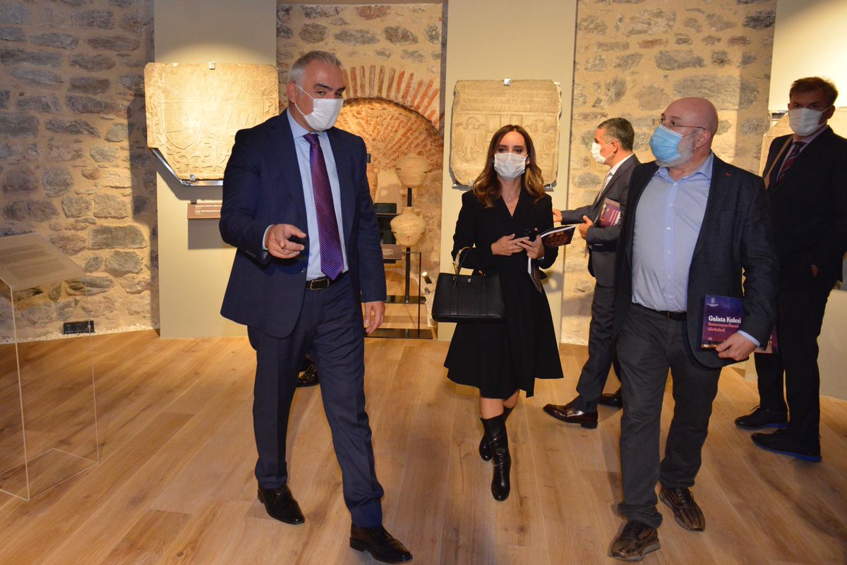 MehmetNuriErsoy's tweet photo. Restorasyon sonrası ziyaretçileriyle yarın yeniden buluşturacağımız Galata Kulesi’nde medyamızın kıymetli temsilcileriyle bir araya geldik.

Tarihî yapıda incelemelerde bulunduğumuz buluşmamızda çalışmalarımız ve projelerimiz hakkında kendilerine detaylı bilgiler aktardık. https://t.co/I3sPNaPxRF