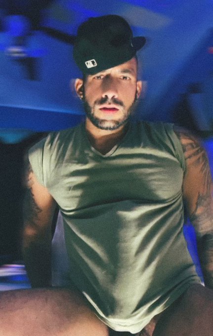 Quien me ayuda a bajar esta situacion? 💦🥵 https://t.co/VdkHItcItg https://t.co/HF8mvEmuED<a href="/tag/stillthatnigga"class="tags"><span>#stillthatnigga</span></a>