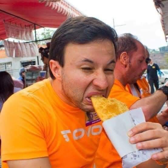 Mathiasjunior18's tweet photo. Chegou os dias que eles fingem ser humildes 😂😂😂 https://t.co/Xfia0TRmtw