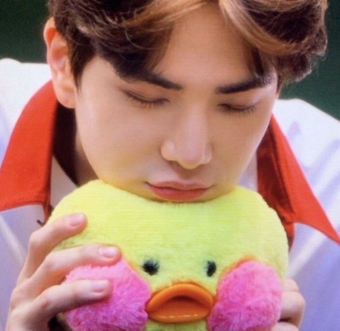 duckie with his duckie fwend