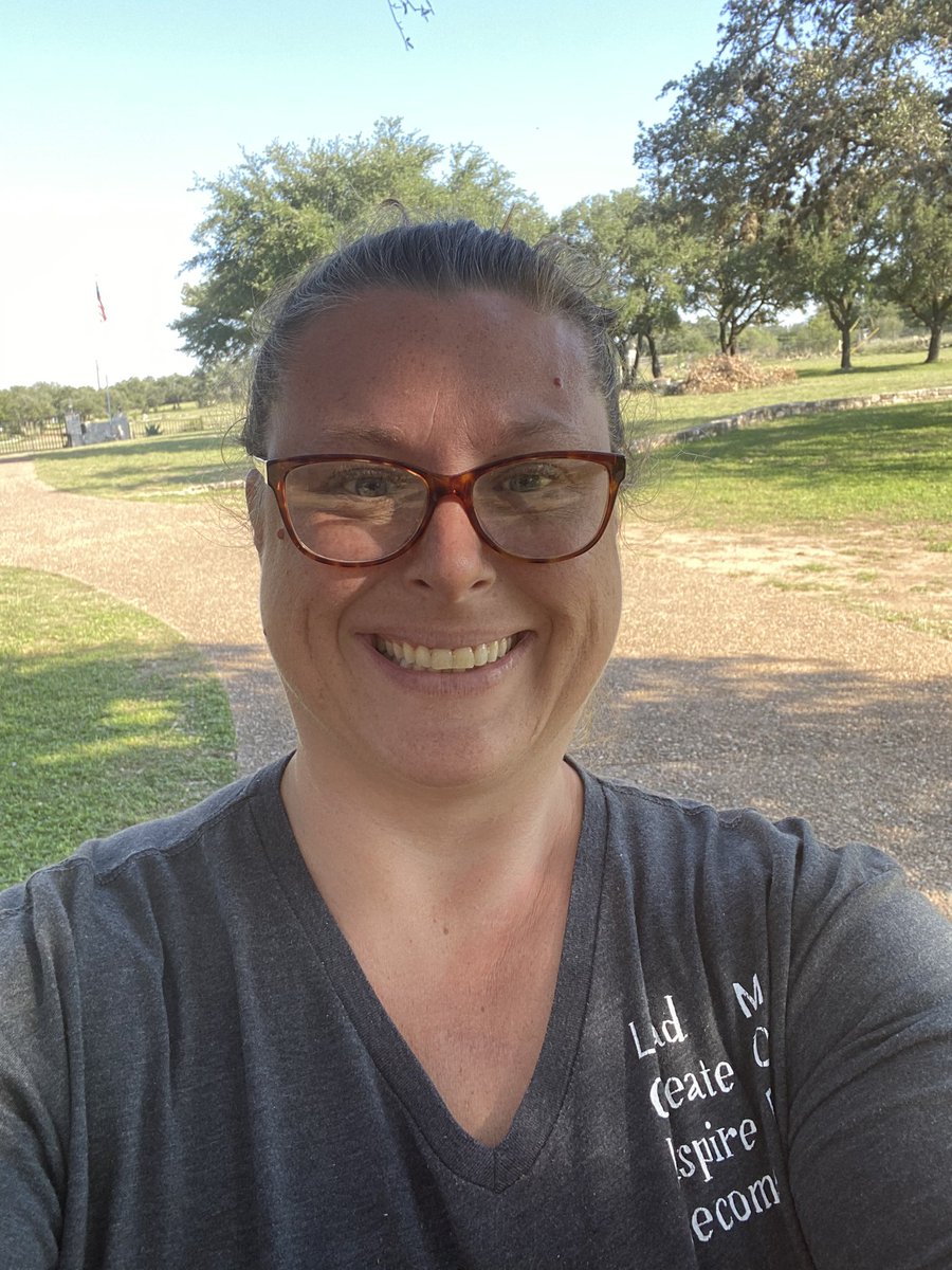 MrsSternTX's tweet photo. It’s Move it Monday! Taking an after school walk. #sses20 #moveitmonday https://t.co/xZDptbw5gM