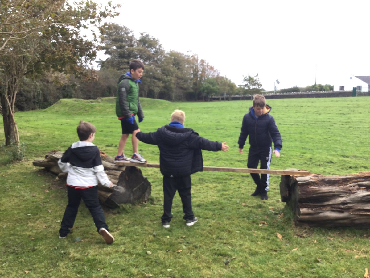 llanrhidianp's tweet photo. #PryCop discovering how to construct stable beam bridges. Team work, collaboration and more importantly- safety discussed within their groups. The knowledge that they are gathering should help them create a bridge for their garden project. #LlanHum #LlanSci #LlanFun https://t.co/HOxXAGo0WI