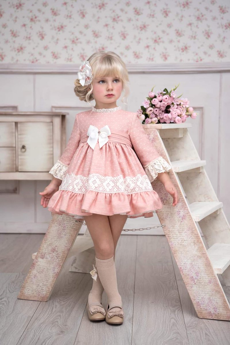 LittleKingsPlas's tweet photo. ¡#Rosa! 🎀💓El color de moda este mes de octubre gracias a la labor de concienciación sobre el #cancerdemama que realiza @AOEXPlasencia. ¡Nos sumamos! #SenderosRosas ¡Este año más que nunca estamos contigo!😘 https://t.co/iRgDgyAGdW