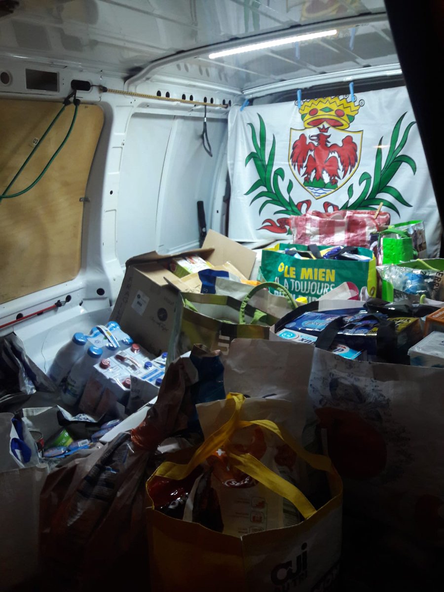 Une forte mobilisation pour nos frères et sœurs des vallées.On est pleins à craquer de vêtements.Merci à tous pour vos dons !
Maintenant le plus important c'est l'eau et la nourriture ! Le Trident reste ouvert de 17h à 20 jusqu'au vendredi. Eviva
#TempeteAlex  #Vesubie #Roya