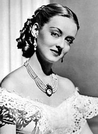  #Efemérides  #TalDíaComoHoy  #OnThisDay  #Cinematography  #Actress  #BetteDavisHilo 17 tweets.1989.Hoy, 6 de octubre, fallecía Ruth Elizabeth Davis, BETTE DAVIS (n. 1908), actriz de teatro, cine y televisión.Un hito del cine.Años activa: 1929-1989.2 Óscar (11 nominaciones).