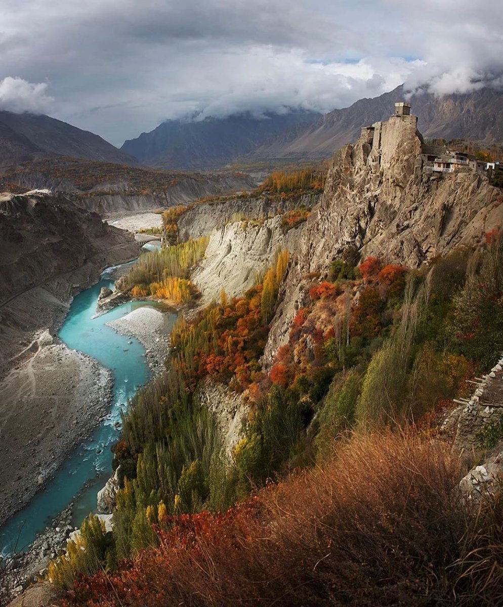 explore_gb's tweet photo. Altit Fort, Hunza
•
•
#exploregilgitbaltistan #hunza #hunzavalley #nature #beauty #altit #fort #qilla #castle #castleonthehill #ancient #kingsplace #door #doorwithview #view #hilltopview #hunzavalley #landscape #hunza #travelgram #solotravel #intothemountains #hunzariver https://t.co/PAitsqaX2M