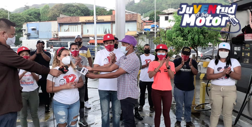JuventudPSUV's tweet photo. 👩🏼@Rodbexa "Comenzamos por Miranda, Caracas y La Guaira, donde estamos la #JuVENtudATodoMotor desplegados en todas las Estaciones de Servicio en conjunto con nuestras organizaciones, movimientos juveniles, jóvenes del GPPSB haciendo el seguimiento de esta Operación Gran Victoria" https://t.co/ivfxXundd8